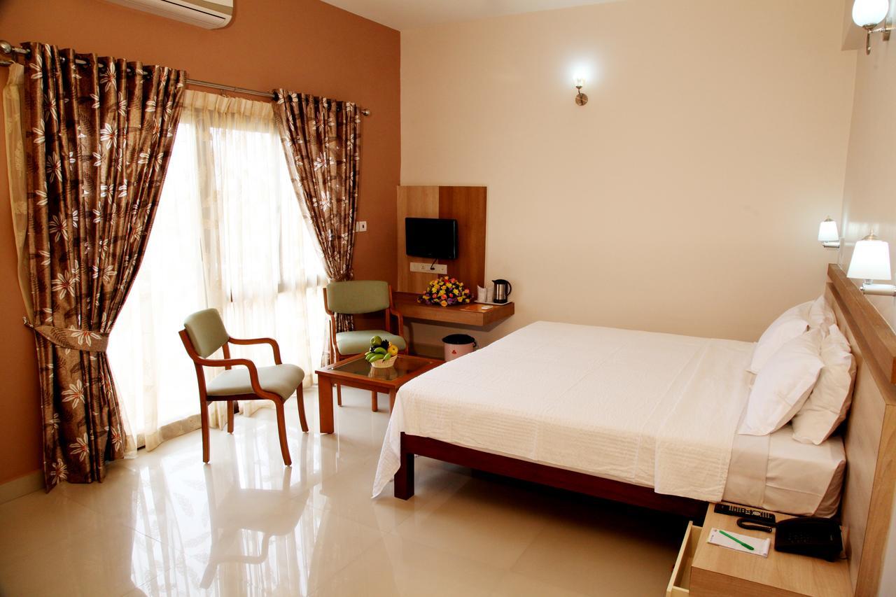 Hotel Polariz Parassinikkadavu Room photo