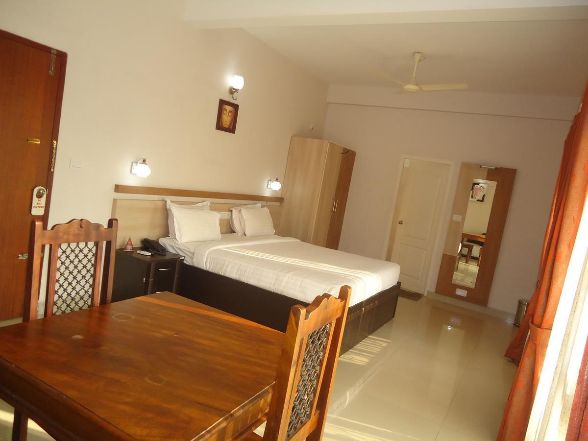 Hotel Polariz Parassinikkadavu Room photo